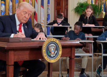 Senators formally introduce bill to eliminate U.S. Department of Education