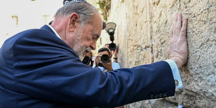 Trump's prayer for Israel peace delivered to Western Wall by Huckabee