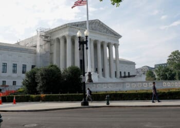 SCOTUS Presses Pause On Trump’s Tren De Aragua Deportations