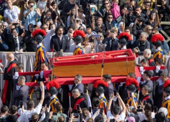 Pope Francis lies in state as Vatican announces Friday coffin sealing – Catholic World Report