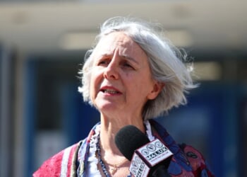 Woman convicted for silently holding sign outside UK abortion clinic – Catholic World Report