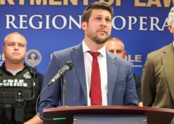 SHOWDOWN: Under Threat of Contempt, Florida Attorney General Rebuffs Obama Judge's Order to Stand Down Against Arresting Illegals | The Gateway Pundit