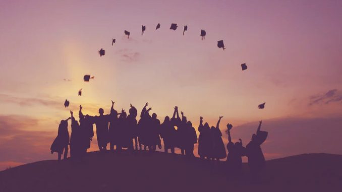 graduationsilhouetteunsplash