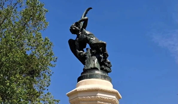 Statue of the fallen angel located in Madrid's Retiro Park. Credit: Nicolás de Cárdenas/ACI Prensa