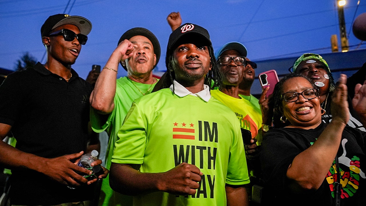 DC Council faces dilemma as expelled member Trayon White reclaims seat