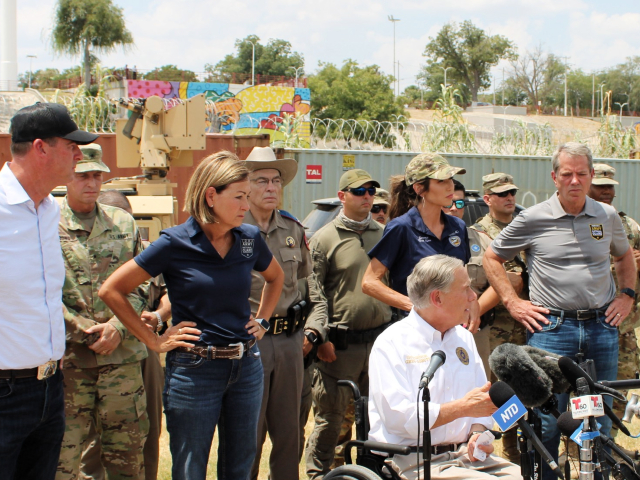 Governor Greg Abbott is joined by Iowa Governor Kim Reynolds, Nebraska Governor Jim Pillen, Oklahoma Governor Kevin Stitt, and South Dakota Governor Kristi Noem in Eagle Pass, Texas. (Randy Clark/Breitbart Texas)