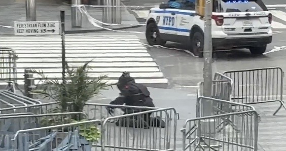 Times Square Subway Evacuated as Bomb Squad Investigates Suspicious Package (VIDEO) | The Gateway Pundit