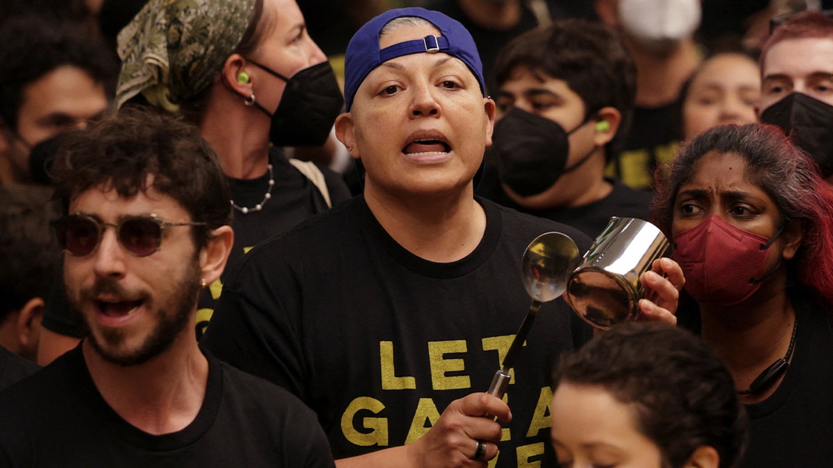 Actor Sara Ramirez joins pro-Palestinian protesters in Schumer, Gillibrand's offices