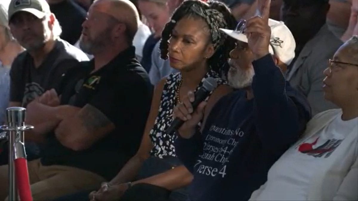 Questioner named Robert at Cincinnati town hall