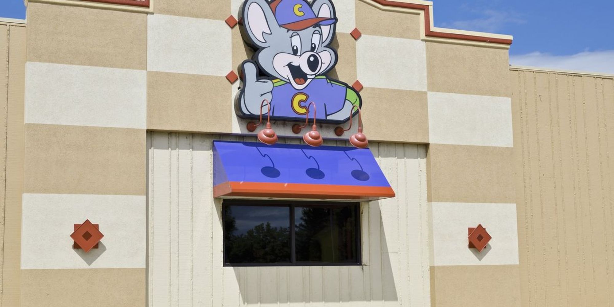 Bizarre bodycam video shows Florida cops arresting Chuck E. Cheese mascot as kids, parents watch in shock