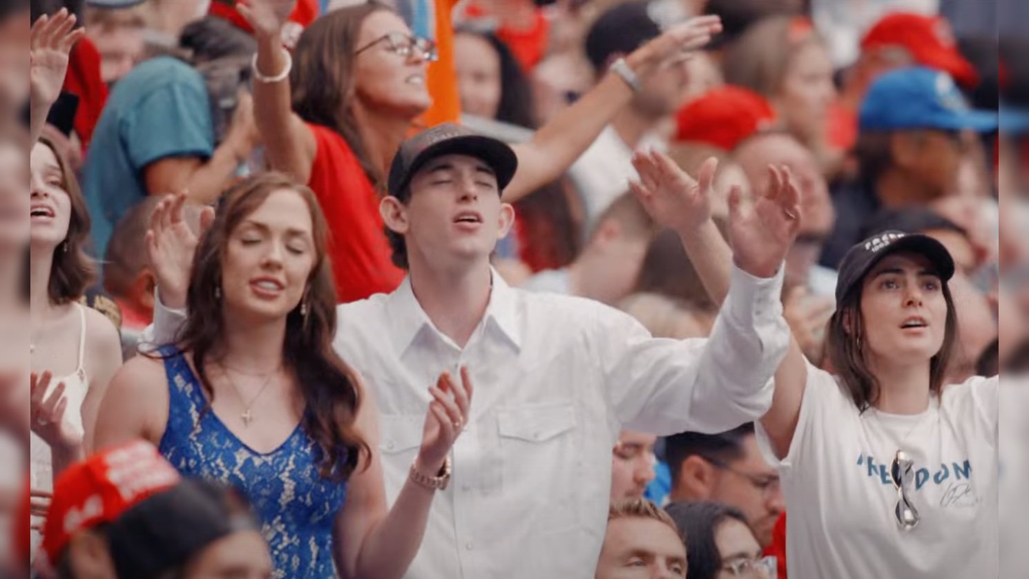 Tens of Thousands Worship Jesus Christ at Charlie Kirk's Memorial Service (VIDEO) | The Gateway Pundit