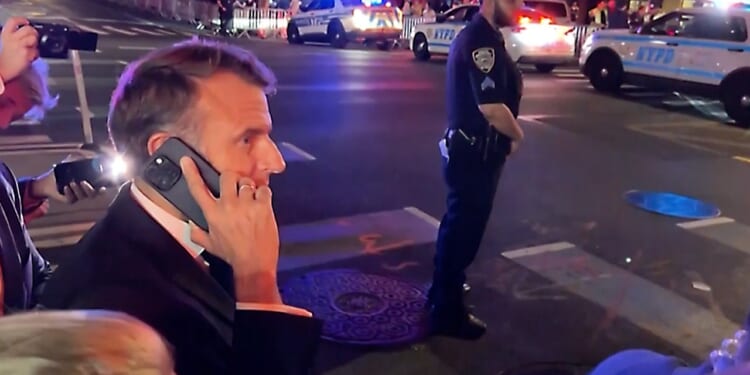 Macron stuck on New York street by Trump motorcade, calls him directly