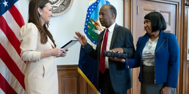 Carson sworn in as national advisor for nutrition, health and housing at USDA