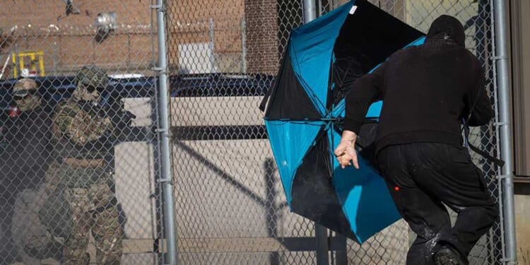 'Rioter' allegedly carrying firearm arrested outside Illinois ICE facility