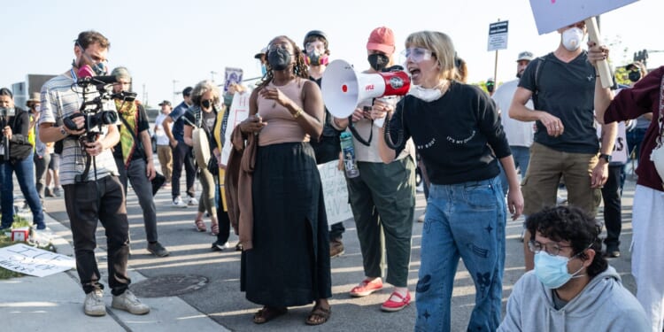 Illinois Congressional Candidate Attends Rally Where Protesters Chant 'Shoot ICE'