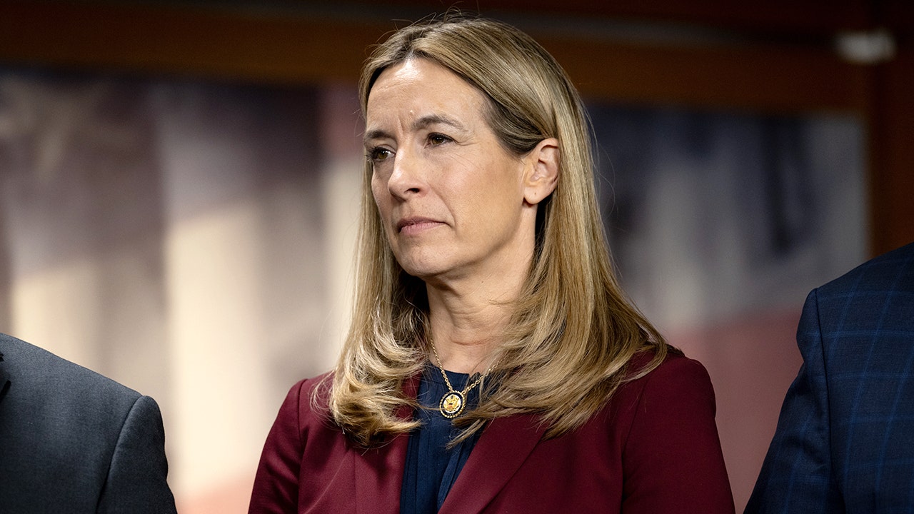 National Archives apologizes to Dem gubernatorial candidate for records 'breach'