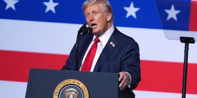 Trump tells military leaders 'I have your backs 100%' at Quantico