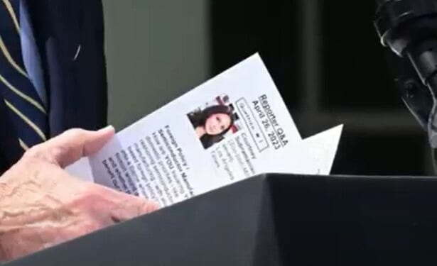 Joe Biden Note Card Scandal Resurfaces - Scripted Questions From Reporters, Reminders on Faces and Names of Hillary and Chuck Schumer | The Gateway Pundit