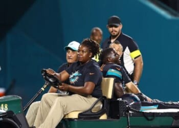 Dolphins' Tyreek Hill Suffers Gruesome Knee Injury on MNF