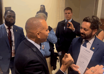 House Democrat leader engages in screaming match with Republican over shutdown