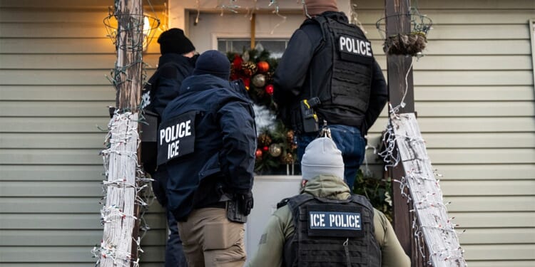 Federal judge rules ICE violated consent decree in warrantless arrests