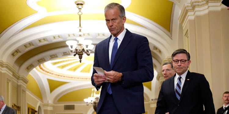 Senate leaves for weekend as government shutdown stalemate continues