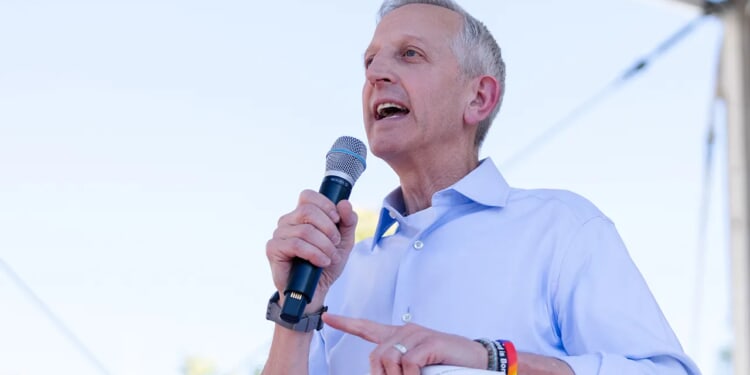 Portland mayor ordered removal of police tape near ICE facility, report notes