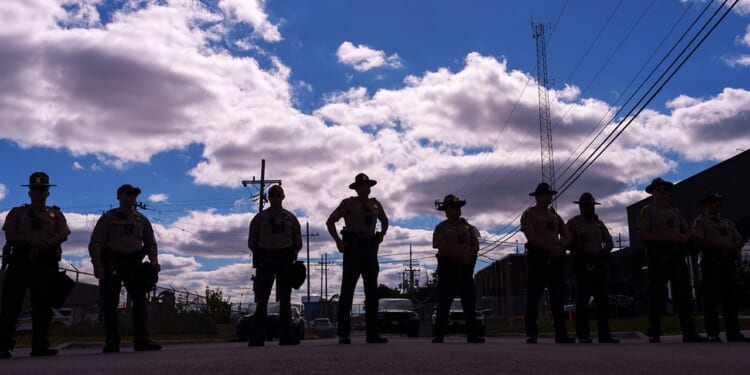 National Guard can stay in Illinois but can't patrol, judge rules
