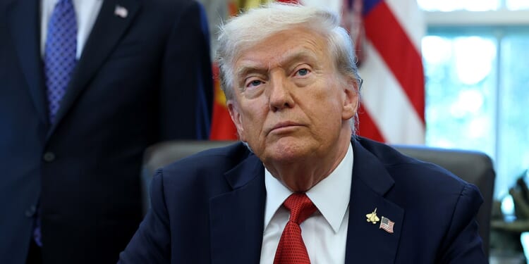 Trump bypasses Congress to pay troops during ongoing government shutdown