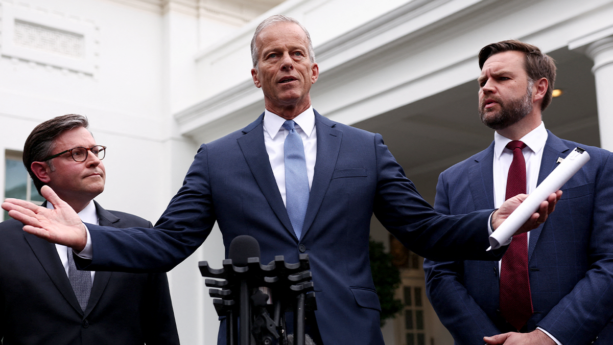 thune speaks to the press