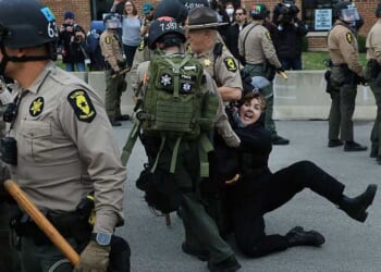 Trump urges SCOTUS to unleash National Guard in Chicago amid protests, increase in violence against ICE