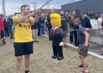 Child at 'No Kings' protest stabs at Trump piñata