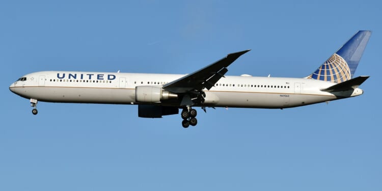 Oy Vey! United Flight to Tel Aviv Announces Its Only In-Flight Meal Is a Ham Sandwich