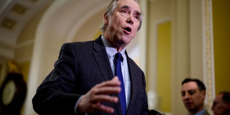 Booker praises Merkley after near-record filibuster over 'Trump's authoritarian tactics'