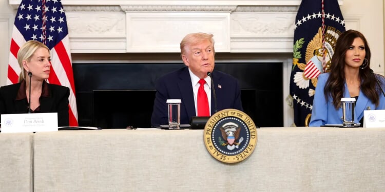 Trump hosts White House roundtable on homeland security task forces