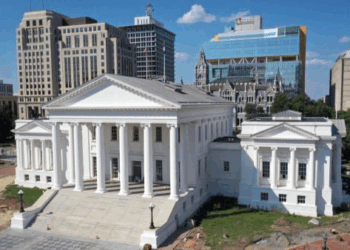 Winsome Sears blasts Virginia Dems’ surprise redistricting session as a ‘stunt’ to pull her off the trail