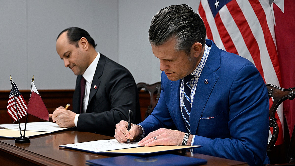 Qatari Defense Minister Sheikh Saoud Al Thani and Department of War Secretary Pete Hegseth signing an agreement at the Pentagon.