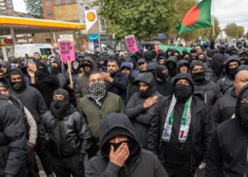 Masked Muslims Rally in London After Police Banned Populist UKIP Demo