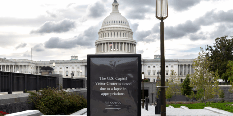 Business groups urge senators to pass clean funding bill to reopen federal government