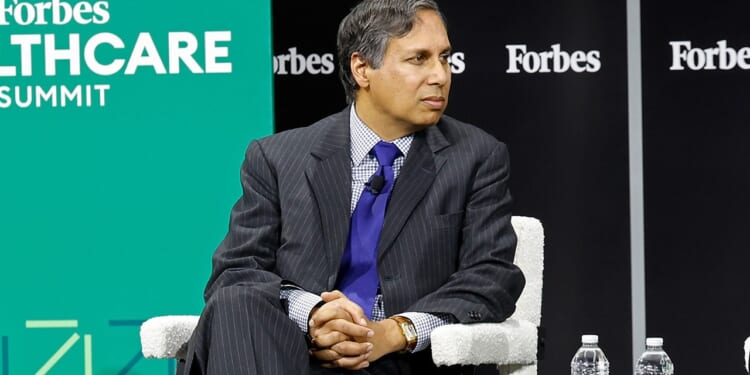 Avik Roy criticizes both sides in government shutdown over health subsidies