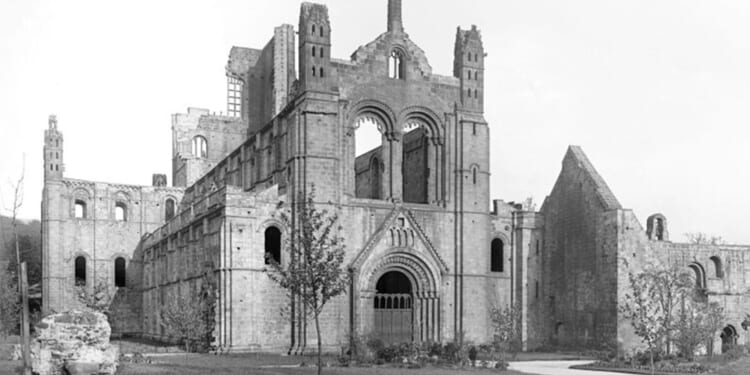 Wyoming monks use cutting-edge tech to carve epic stone monastery 20 years in the making