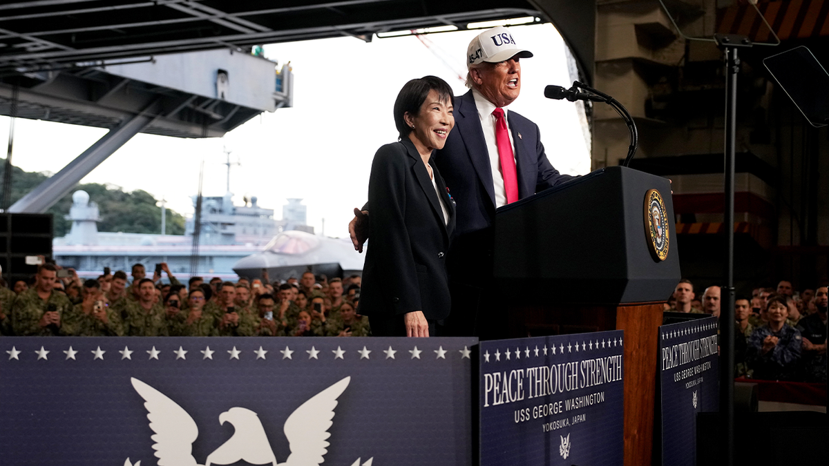 Trump and Japanese prime minister on stage