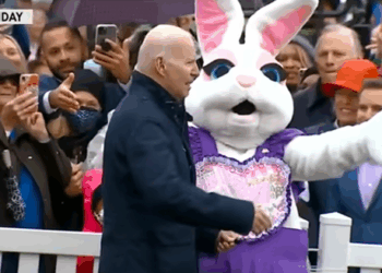 Here Are 8 Creepy Ways Biden’s Handlers Tried To Hide His Mental Decline To Keep A Grip On Power