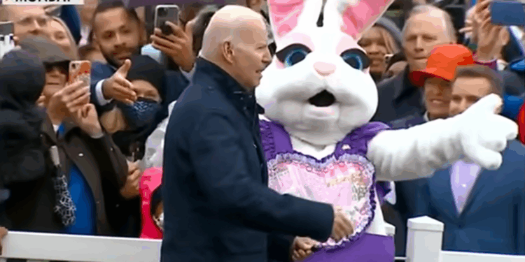 Here Are 8 Creepy Ways Biden’s Handlers Tried To Hide His Mental Decline To Keep A Grip On Power