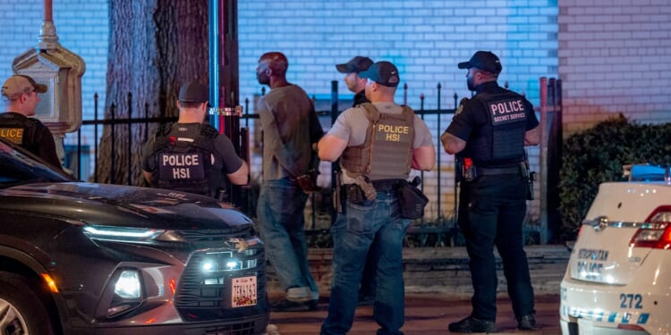 Trump expands DC Task Force with new hiring portal for law enforcement