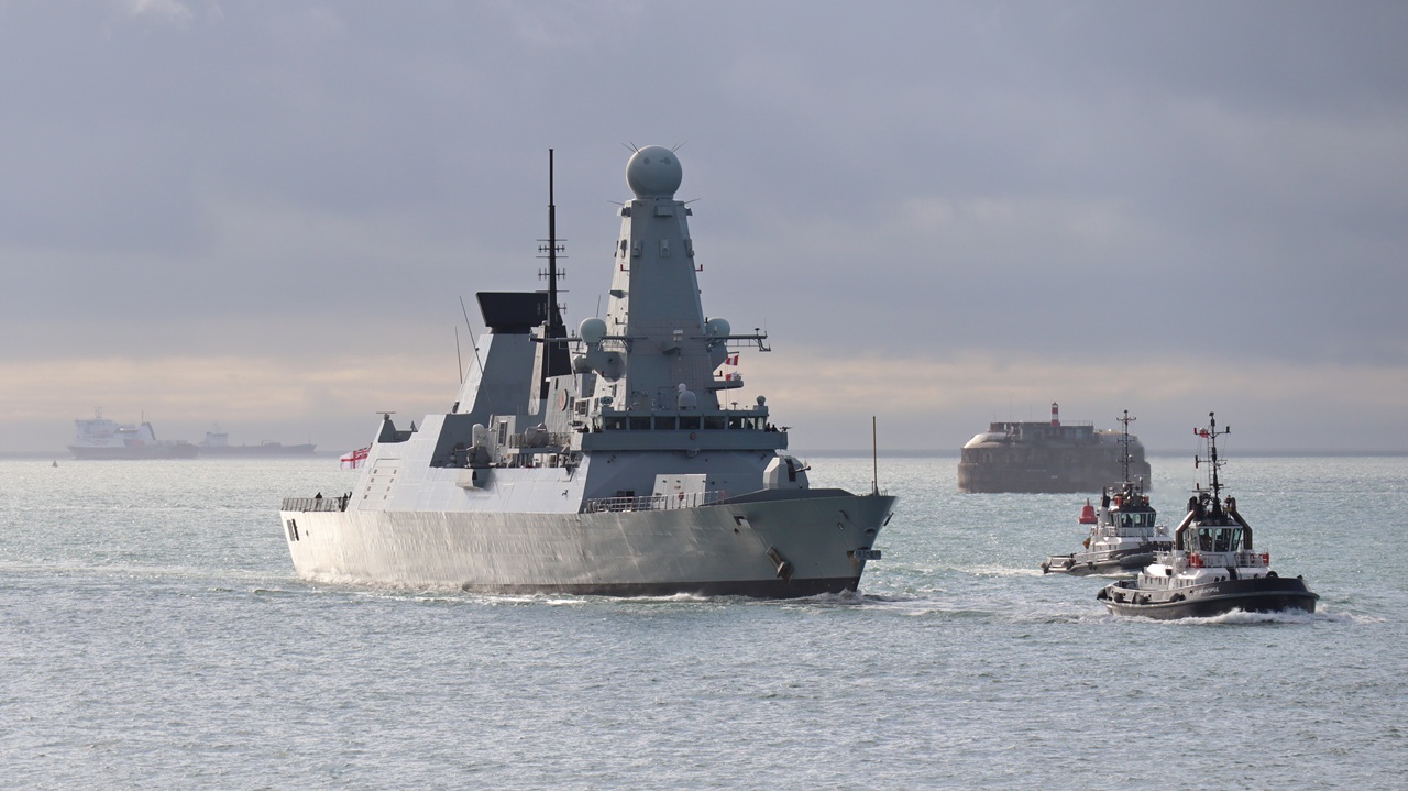 The HMS Duncan at sail.