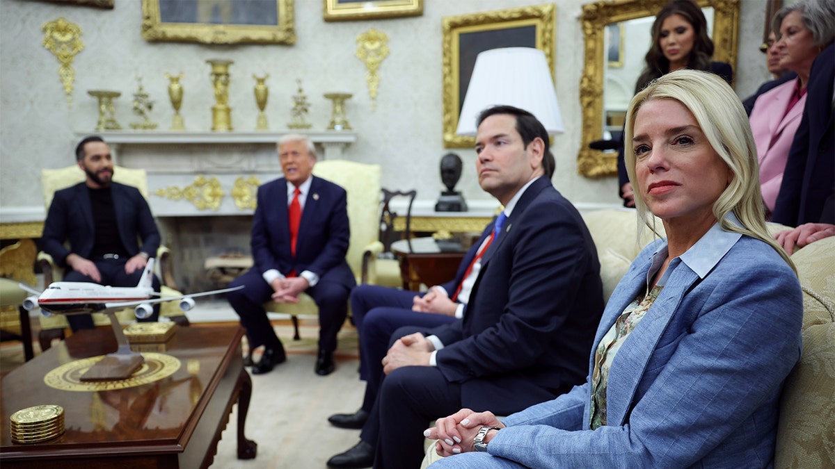 Pam Bondi attends White House meeting with El Salvador President Nayib Bukele