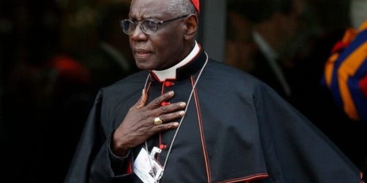 el-cardenal-robert-sarah-acusa-a-europa-de-liderar-la-persecucin-ideolgica-del-cristianismo-inscribir-e