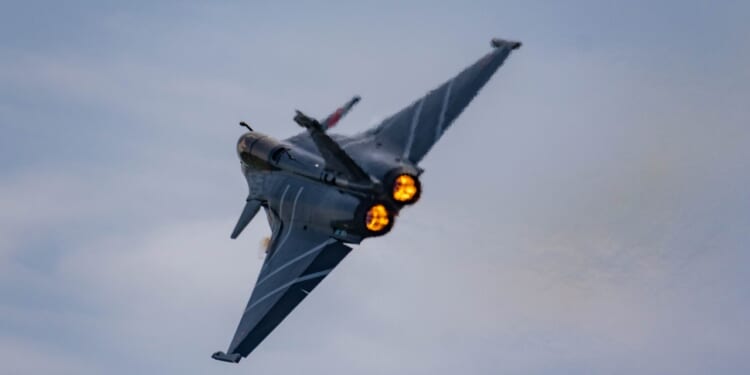 Dassault Rafale solo display afterburner