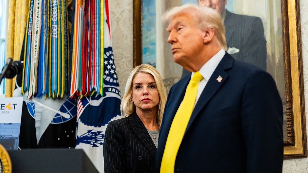 Donald Trump, Pam Bondi